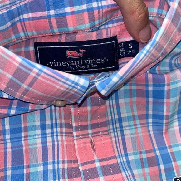Vineyard vines boys performance fabric button down sz S 8/10 - Picture 3 of 4